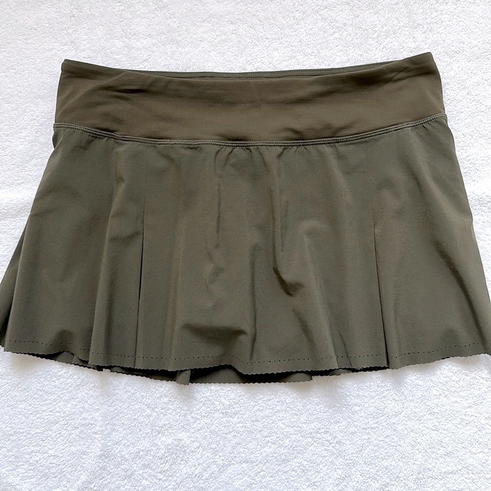 Lululemon Smooth Stride Skirt, Dark Olive Size 8. Excellent used condition!